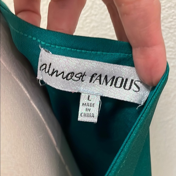 Elegant Green One-Shoulder Dress - Picture 6 of 6